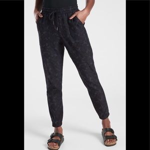 NWOT Athleta Farallon Stratum Camo Jogger